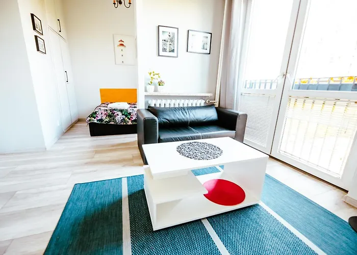 6Th Floor Modern Apartment With French Balcony And City Views
