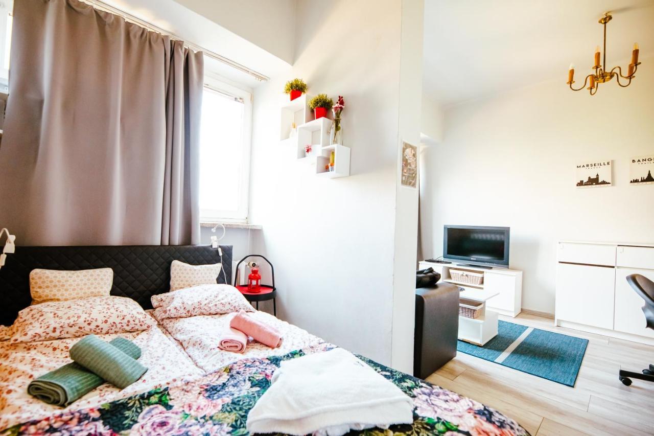 6th Floor Modern With French Balcony And Views Warsaw
