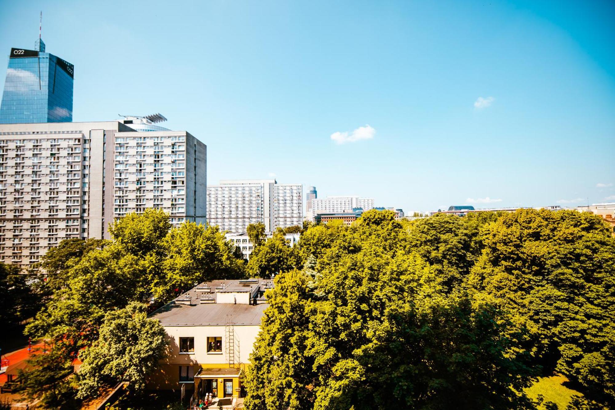 6th Floor Modern With French Balcony And Views Apartment