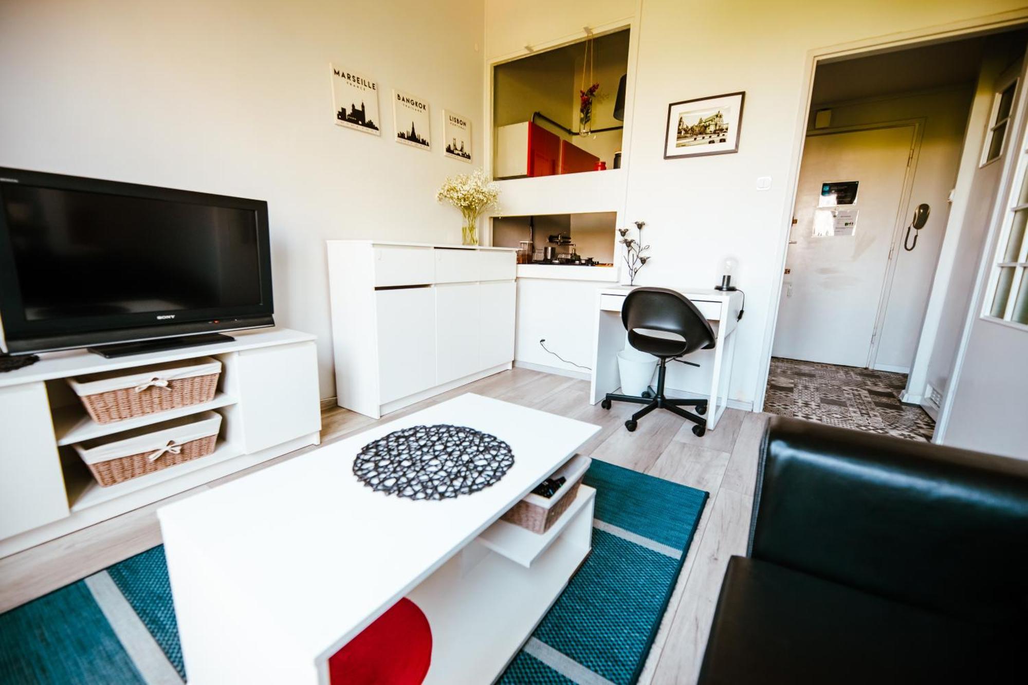 6th Floor Modern With French Balcony And Views * Warsaw